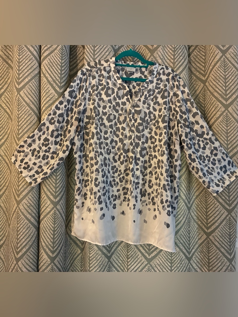 Jaclyn Smith Gray Leopard Print Button-Front Blouse